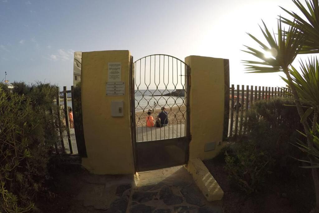 Studio Apartment La Lajilla Located At Beachfront Arguineguin Екстериор снимка
